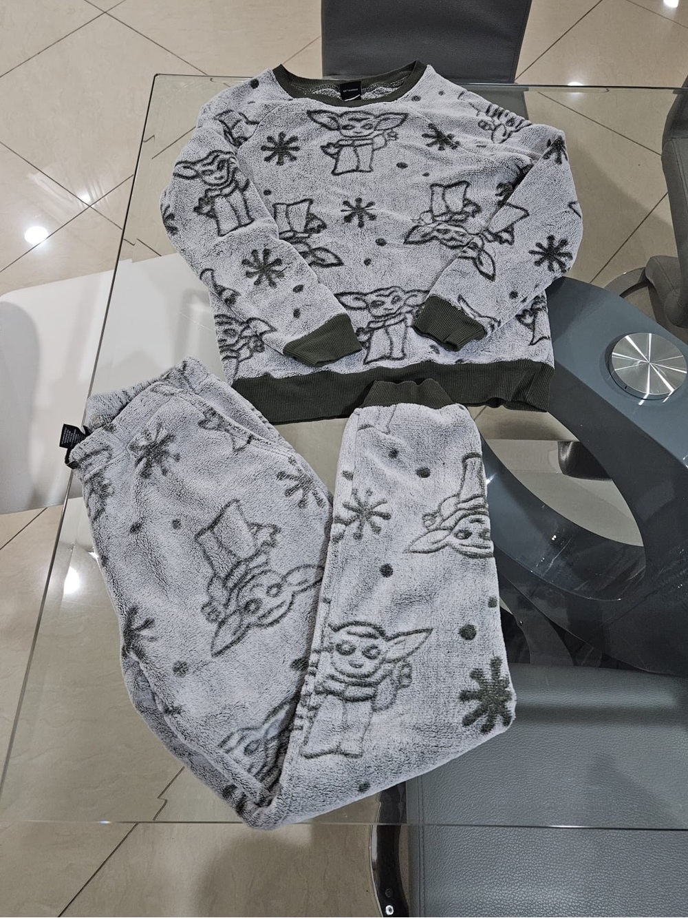 Star Wars The Mandalorian Grogu Fleece Pajama Set size small (8 years)